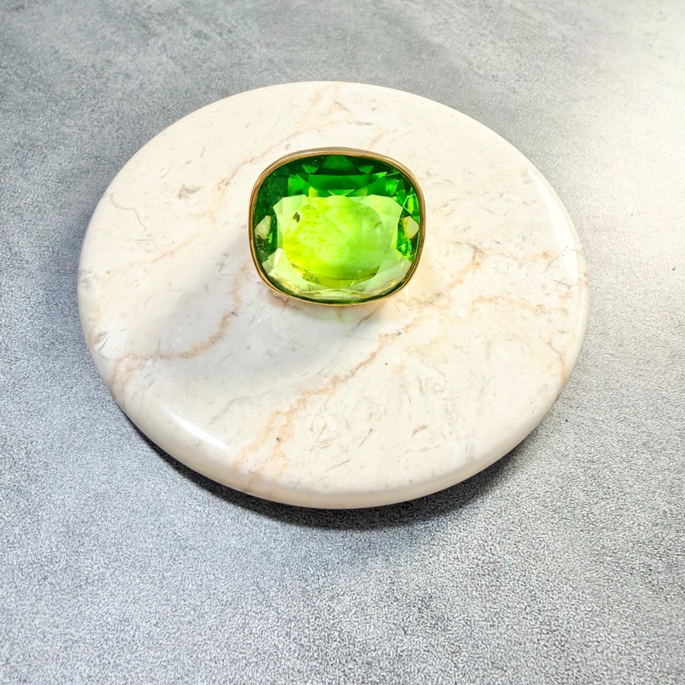 Kenneth Jay Lane Chunky Large Square Green Crystal Gold Tone Statement Ring SZ 6